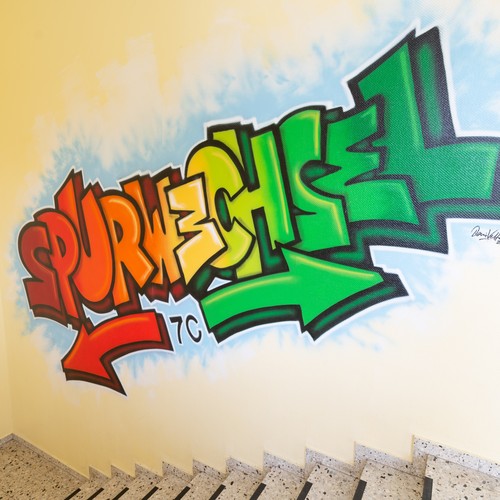 Das Bild zeigt ein bunter Graffiti, mit dem Wort Spurwechsel